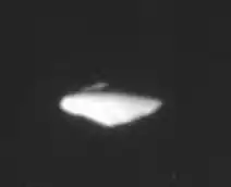 Cassini-Aufnahme von Atlas in der an eine Untertasse erinnernde Form am 8. Juni 2005 in 139.006 km Entfernung