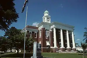 Das Attala County Courthouse in Kosciusko, gelistet im NRHP Nr. 97001299
