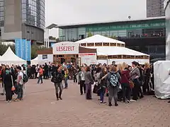 Außenbereich mit Lesezelt (2014)