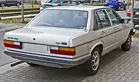 Limousine mit vier Türen und Stufenheck