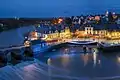 Auray am gleichnamigen Fluss bei Nacht