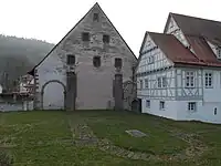 Aureliuskirche, Ostansicht mit Grundriss der abgegangenen Bauteile und Klostermuseum