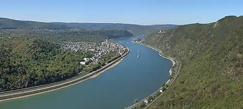 Ausblick von der Hindenburghöhe am Rheinsteig auf das Rheintal bei Bad Salzig