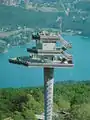 Alter Aussichtsturm etwa vom Süden aus der Luft vor dem Wörthersee