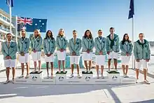 Das australische Olympia-Team von 2016 in Seersucker-Sakkos mit nichtparallelem Streifenmuster
