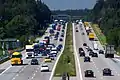 Stark befahrene A 8 bei Holzkirchen vor …