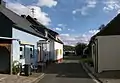 Zentral in Börfink, die Dorfstraße, die durch den kleinen Ort führt
