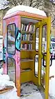 „BücherboXX“, 2010 und das erste Projekt des Netzwerks Freunde Rüdesheimer Platz: Die Bücherzelle „Villa Libris“