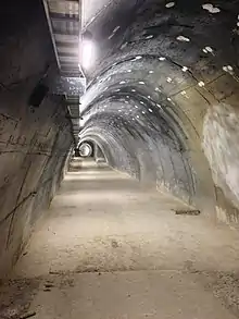 Stollen mit Betonverschalung, halbovalförmig, ca. 6 m breit, ca. 8 m hoch