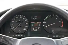 Kombiinstrument des 524td mit Drehzahlmesser bis 6000 min−1
