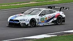 Ein BMW M8 GTE während des 6-Stunden-Rennen von Silverstone 2018.