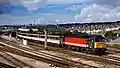 BR-Klasse 47/4 47817 in Virgin-Lackierung, Abfahrt aus Plymouth 1999