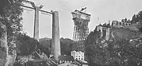 Stand der Arbeiten im August 1909, Über das Sittertobel führen zwei etwa 450 Meter lange Materialseilbahnen.