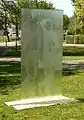 Glasstele im Kurpark, August 2016 zerstört und Ende 2016 erneuert