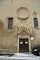 Westportal und Fenster
