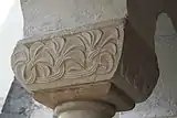 Kapitell mit Flechtband