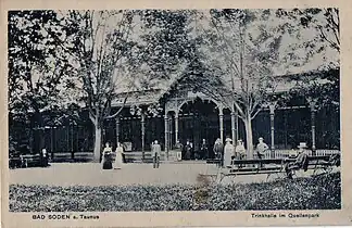 Die 1887 eröffnete alte Trinkhalle, die 1955 durch einen Neubau ersetzt wurde.