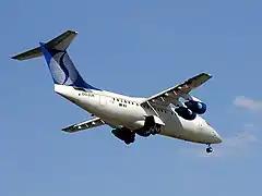 B) Avro RJ-85 mit T-Leitwerk