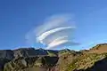 Mehrschichtige Lenticulariswolken über Baguia, Osttimor