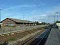 Bahnsteige und denk­mal­ge­schütz­ter Gü­ter­schup­pen (2011)
