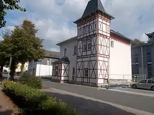 Ehemaliges Empfangsgebäude, Straßenseite (2014)