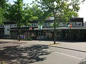 2020 abgerissenes Empfangsgebäude des Bahnhofs aus den 1960er Jahren (2011)