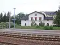 Bahnhof Niederwiesa, erstes Empfangs­gebäude (Gleisseite, 2019)