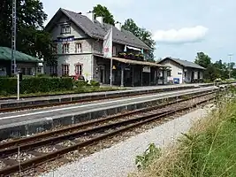 Empfangsgebäude mit Gleisanlage (2010)