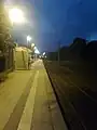 Seitenbahnsteig bei Nacht
