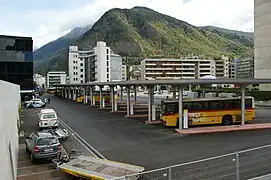 Bahnhof Visp, Blick auf die Postautostation vom Hausperron aus (2008)