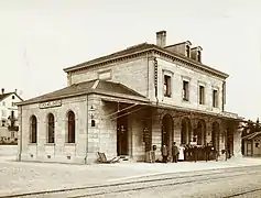 Aufnahmegebäude, Gleisseite (um 1900)