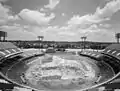 Blick auf das verwilderte Spielfeld im Memorial Stadium (um das Jahr 2000)