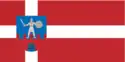 Kreuzflagge der lettischen Stadt Cēsis mit dem Stadtwappen und den Farben der Flagge Lettlands
