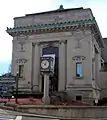 Filiale von 1907 der ersten Sparkasse New Yorks (1819–1982) im Stil der Beaux-Arts.