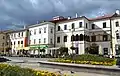 Der Platz des SNP in Banská Bystrica mit dem Gedenkhaus des SNP