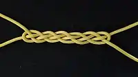 Nun nur noch in Form bringen und fertig ist der Verlängerte Trossenknoten (#1429).