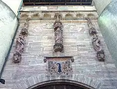 Detail der Skulpturen an der vorderen Seite