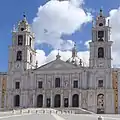 Glockentürme und Eingangsportal vor der Basilikakuppel [2016]