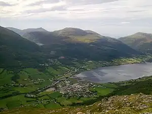 Blick von Süden auf das Südwestende des Batnfjords mit Batnfjordsøra