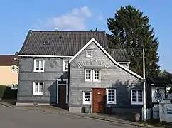 Uferstraße 49, 51