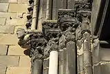 Kapitelle am Portal