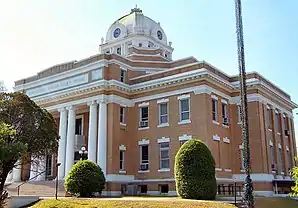 Das Beauregard Parish Courthouse in DeRidder, gelistet im NRHP Nr. 83000490