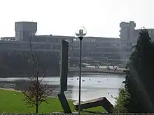 Das so genannte The Tierny (Verwaltungsgebäude) und das Newman Buildings, Sitz der Kunstfakultät der UCD auf dem Belfield Campus.