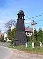Glockenturm an der Straße in Záchlumí