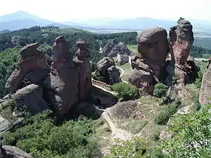 Festung zwischen Felsen