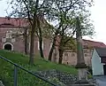 Distanzsäule vor der Burg Eisenhardt (früherer Standort)