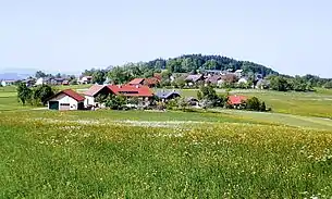 Blick auf Berg im Attergau, den Hauptort der Gemeinde
