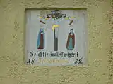 Haustafel in Bergkirchen mit der Inschrift „Gelobt sei in alle Ewigkeit Jesus Christus 1852“