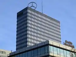 Blick auf den Büroturm