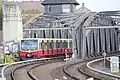 S-Bahn-Zug der Baureihe 481/482 auf der Ringbahnbrücke Oberspree
